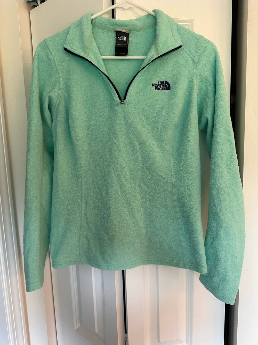 The North Face Women’s Mint Green 1/4 Zip Fleece Pullover